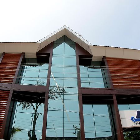 Roopmahal Hotel Thiruvananthapuram Екстериор снимка