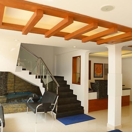 Roopmahal Hotel Thiruvananthapuram Екстериор снимка