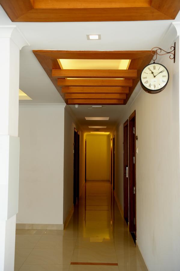 Roopmahal Hotel Thiruvananthapuram Екстериор снимка