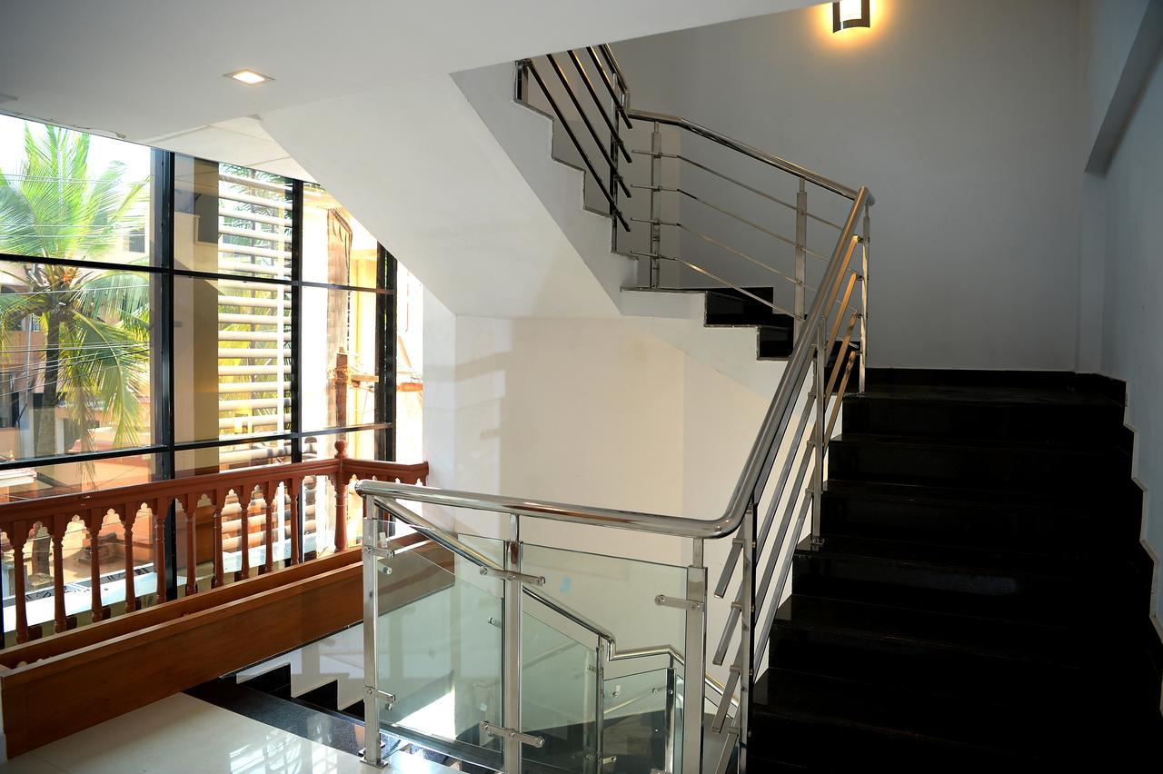 Roopmahal Hotel Thiruvananthapuram Екстериор снимка