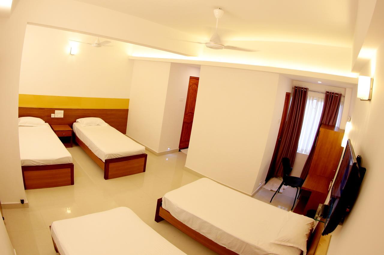Roopmahal Hotel Thiruvananthapuram Екстериор снимка