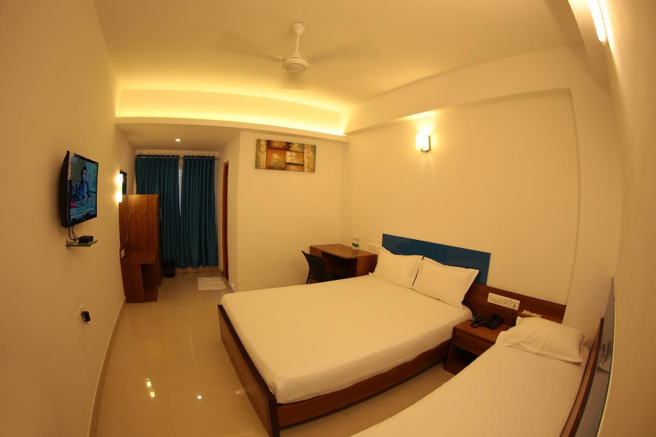 Roopmahal Hotel Thiruvananthapuram Екстериор снимка