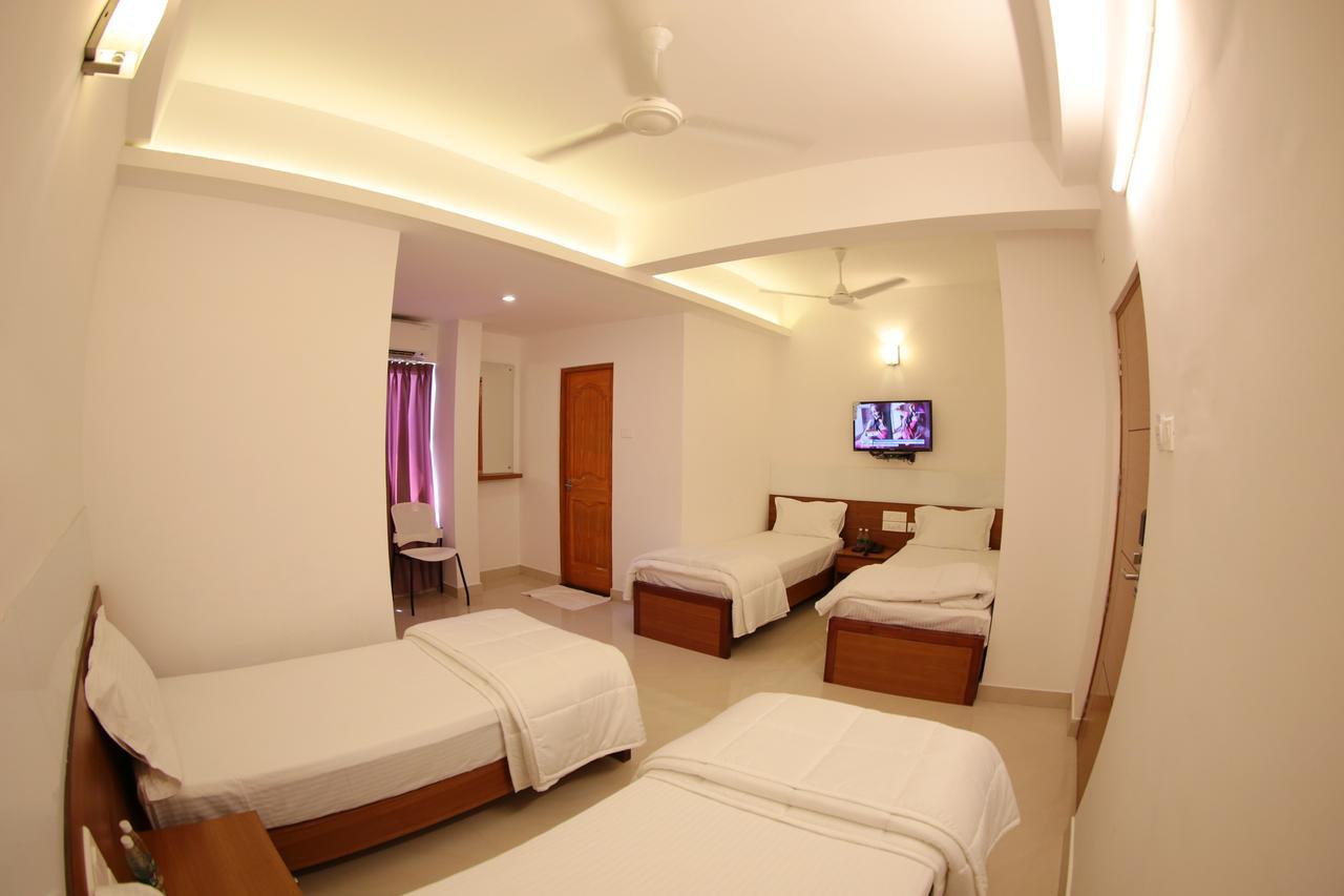 Roopmahal Hotel Thiruvananthapuram Екстериор снимка