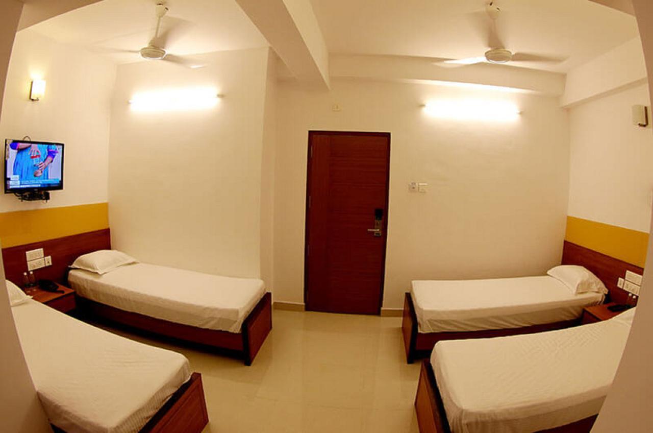 Roopmahal Hotel Thiruvananthapuram Екстериор снимка