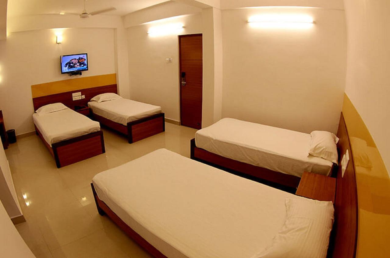 Roopmahal Hotel Thiruvananthapuram Екстериор снимка
