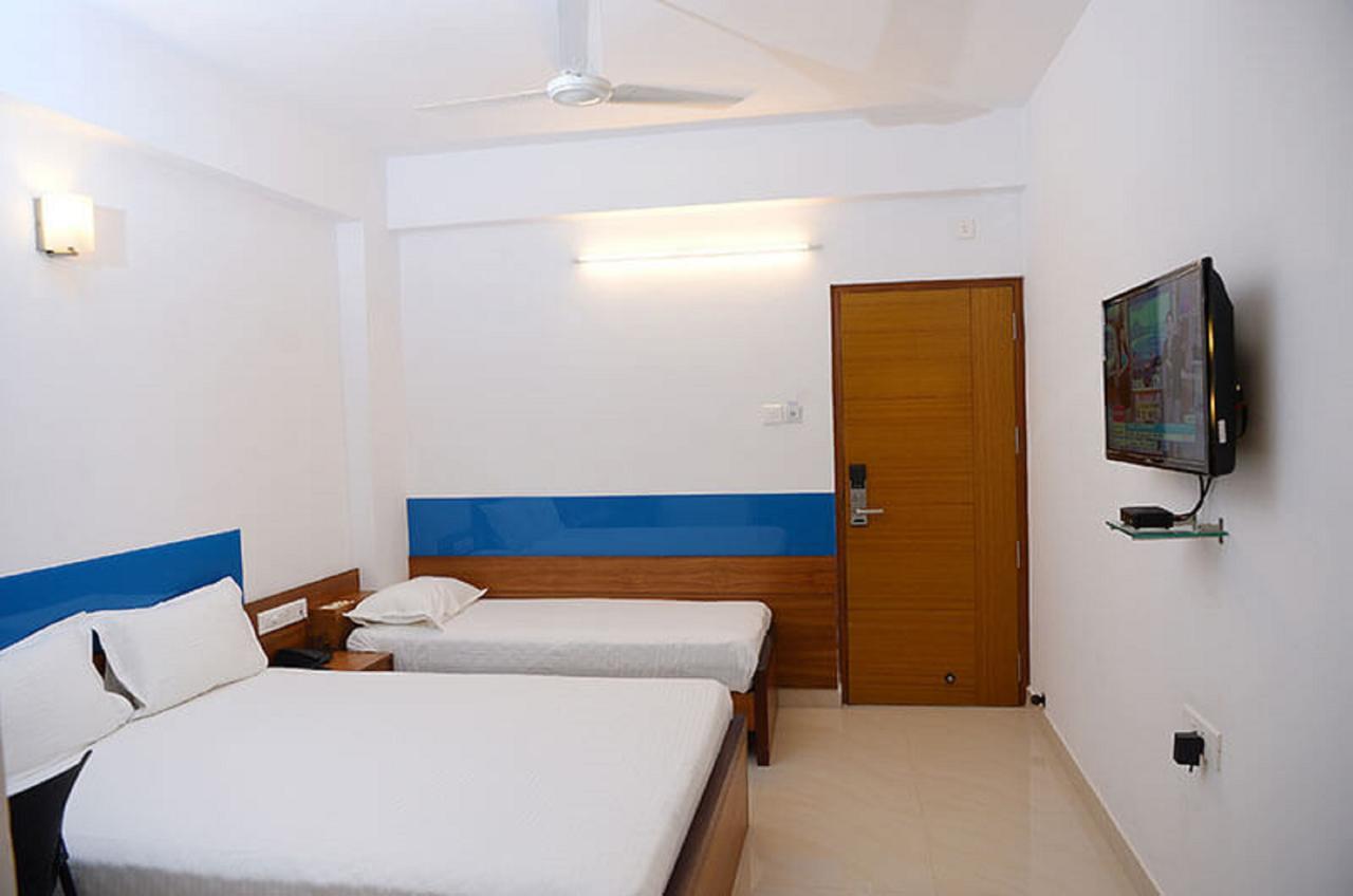 Roopmahal Hotel Thiruvananthapuram Екстериор снимка