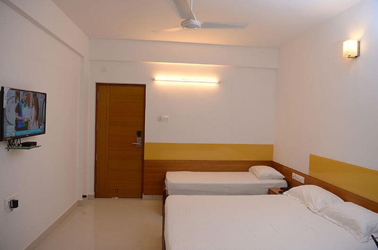 Roopmahal Hotel Thiruvananthapuram Екстериор снимка