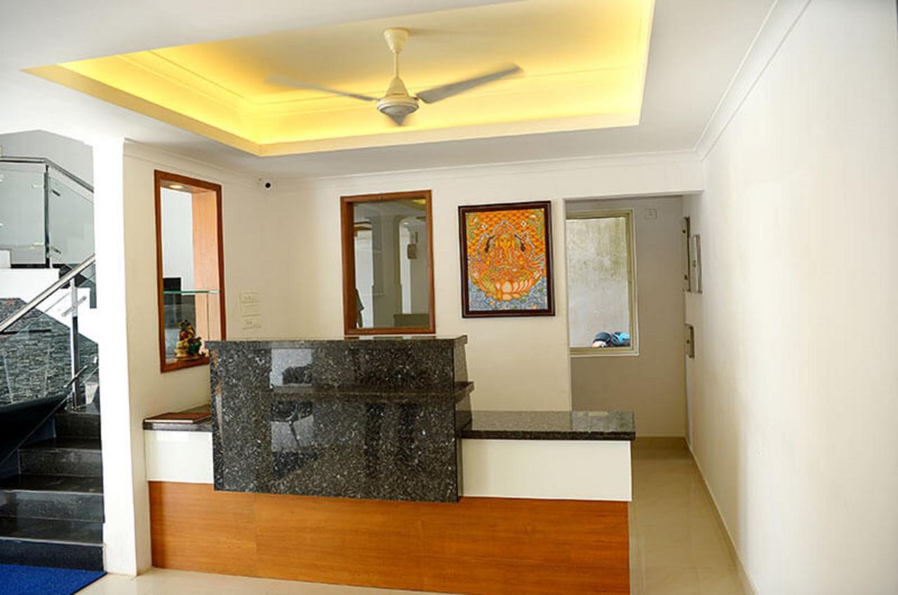 Roopmahal Hotel Thiruvananthapuram Екстериор снимка